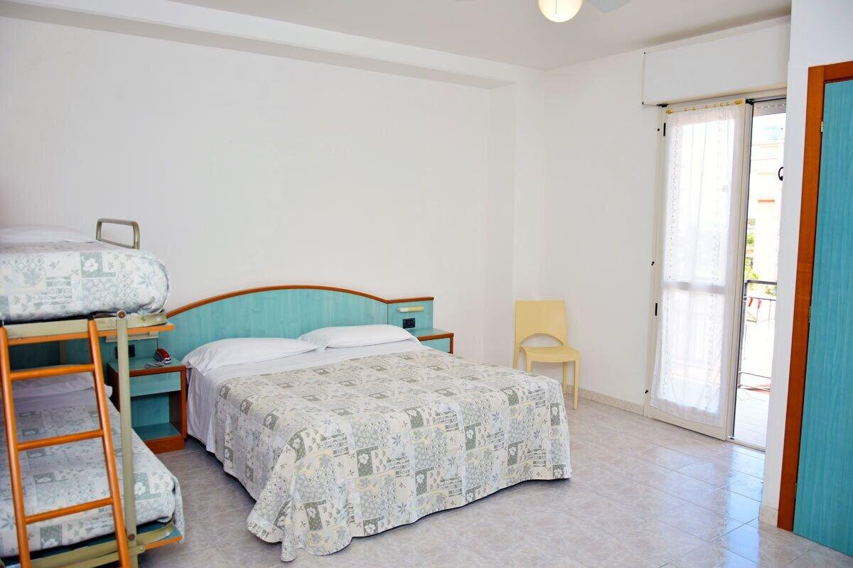 Hotel Astor Альба-Адриатика Экстерьер фото