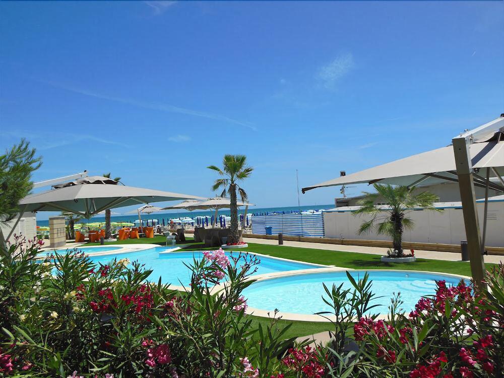 Hotel Astor Альба-Адриатика Экстерьер фото