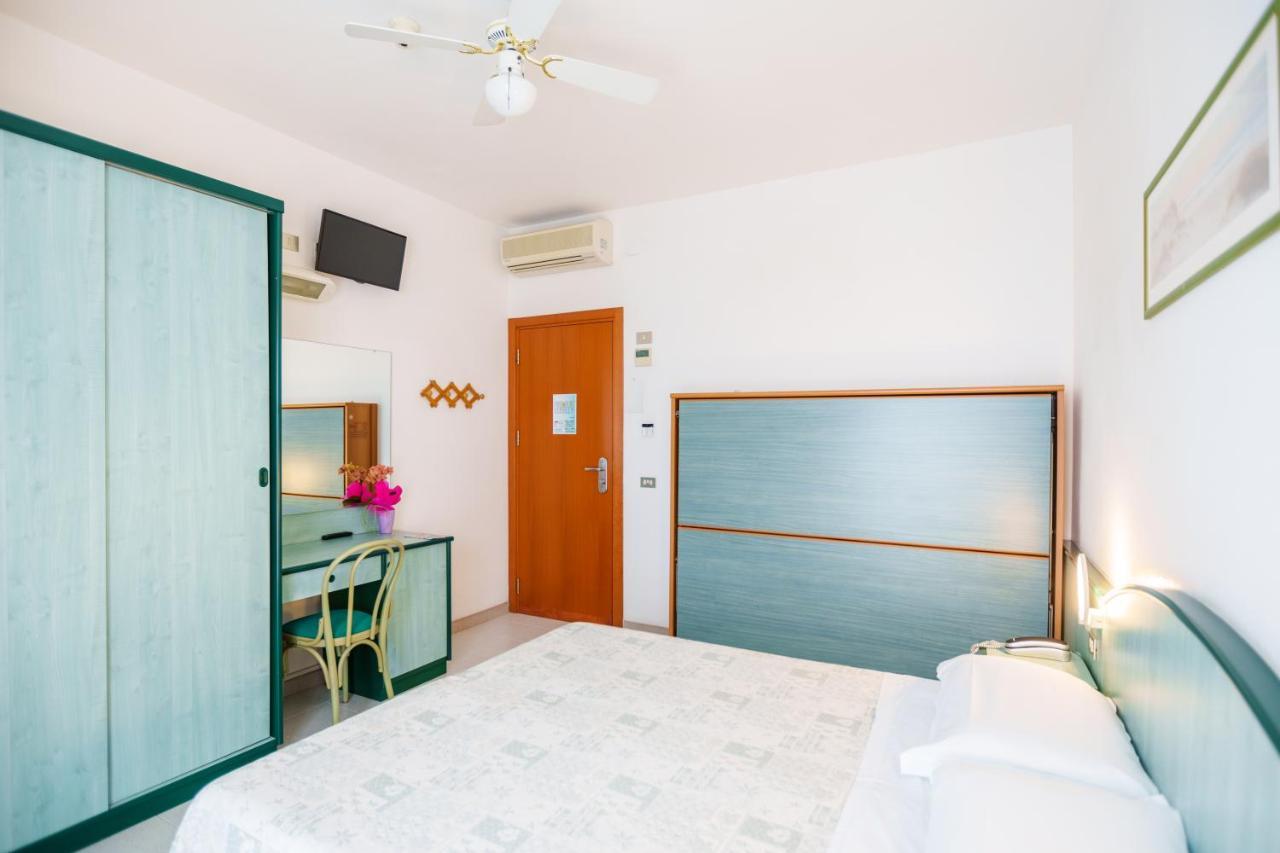 Hotel Astor Альба-Адриатика Экстерьер фото